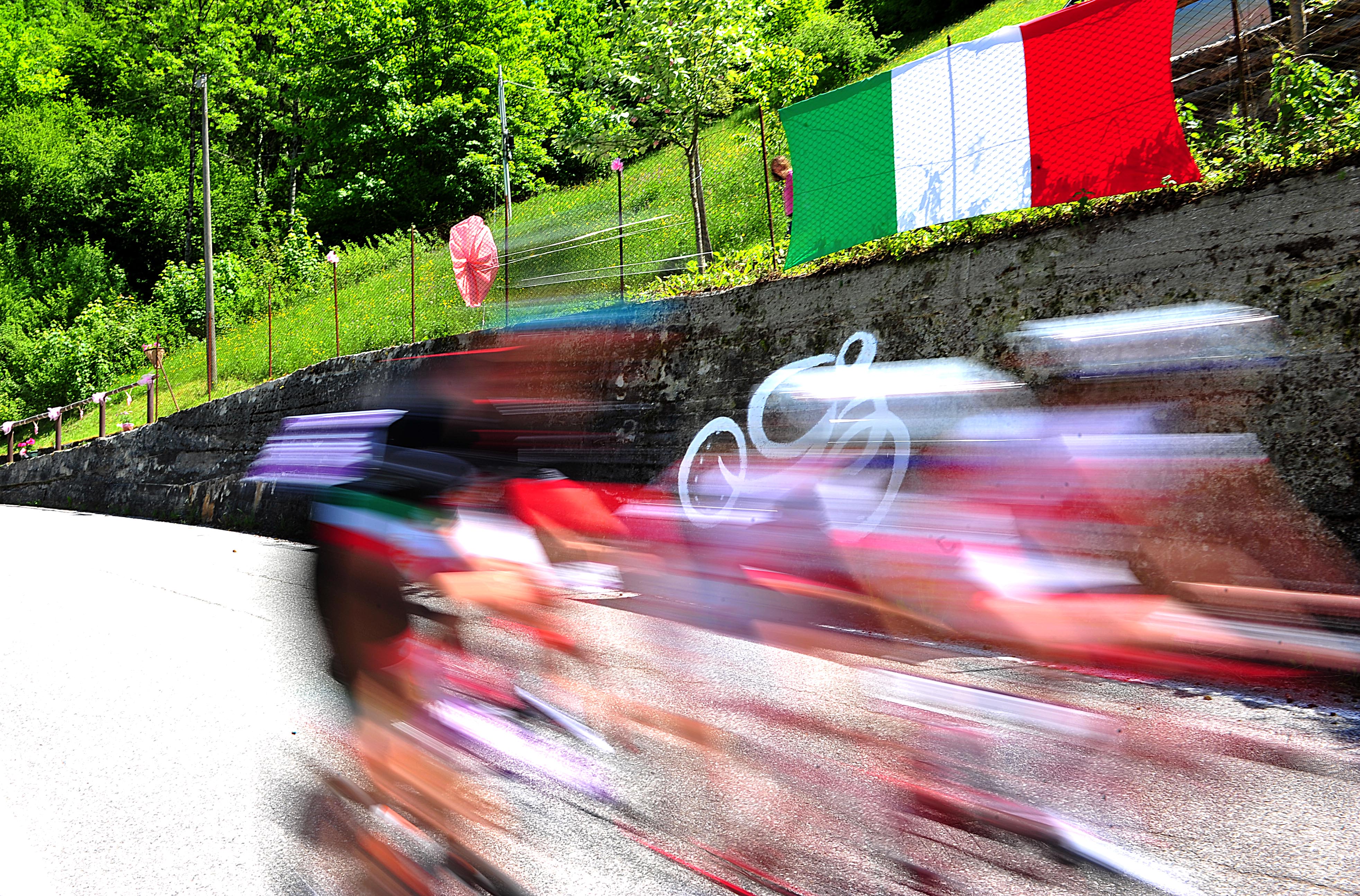 Giro E Viaggio In Un Mondo Dipinto Di Rosa Giro E Giro E Viaggio In Un Mondo Dipinto Di Rosa Giro E